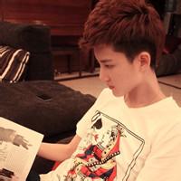 qq头像图片白色衣服男生_WWW.WHOISQQ.COM
