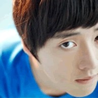 阳光男生撅嘴头像图片_WWW.WHOISQQ.COM