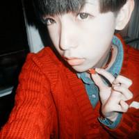 阳光男生撅嘴头像图片_WWW.WHOISQQ.COM