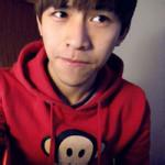 阳光男生撅嘴头像图片_WWW.WHOISQQ.COM