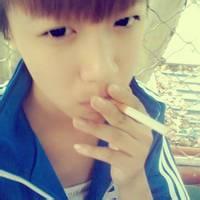 背影剪刀手头像图片男生_WWW.WHOISQQ.COM