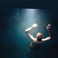 男生海里的头像图片_WWW.WHOISQQ.COM
