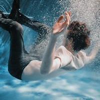 男生海里的头像图片_WWW.WHOISQQ.COM