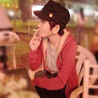 带红色的男生头像图片_WWW.WHOISQQ.COM