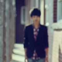 男生忧伤的头像图片_WWW.WHOISQQ.COM