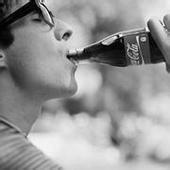 qq头像图片喝酒男生颓废_WWW.WHOISQQ.COM