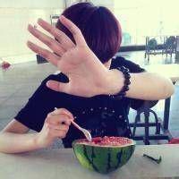 白色男生半身头像图片_WWW.WHOISQQ.COM