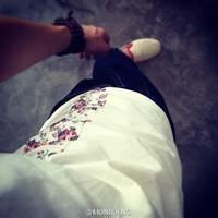 白色男生半身头像图片_WWW.WHOISQQ.COM