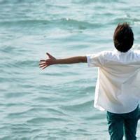 qq在海边男生头像图片_WWW.WHOISQQ.COM