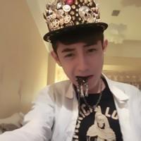 带着帽子的qq头像图片男生_WWW.WHOISQQ.COM