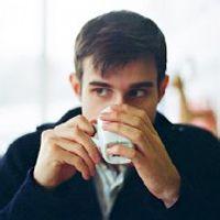 有耳钉的男生头像图片_WWW.WHOISQQ.COM
