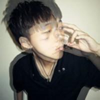 男生带幻影头像图片_WWW.WHOISQQ.COM