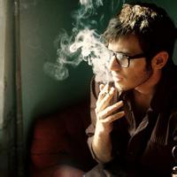 男生带幻影头像图片_WWW.WHOISQQ.COM