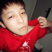 红色控男生头像图片_WWW.WHOISQQ.COM