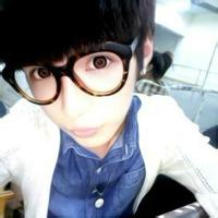 男生吐舌头像图片_WWW.WHOISQQ.COM
