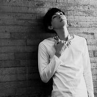 夜灯男生头像图片_WWW.WHOISQQ.COM