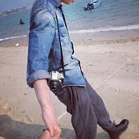 男生左手捂嘴头像图片_WWW.WHOISQQ.COM