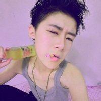 qq头像图片男生拿奶茶_WWW.WHOISQQ.COM