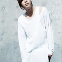白色衣服头像图片男生_WWW.WHOISQQ.COM