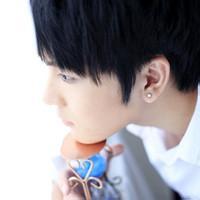 白色衣服头像图片男生_WWW.WHOISQQ.COM