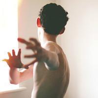 哭的眼睛图片男生头像图片_WWW.WHOISQQ.COM