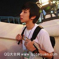 qq男生背好书包头像图片_WWW.WHOISQQ.COM