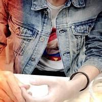 qq头像图片半身男生带书包_WWW.WHOISQQ.COM