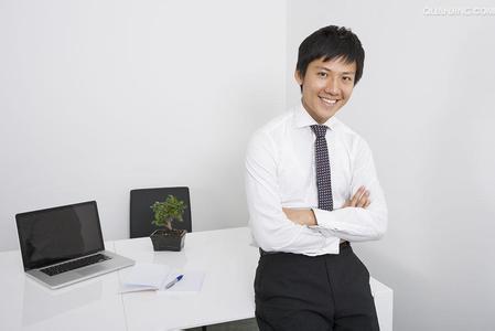 头像图片交叉腿男生_WWW.WHOISQQ.COM