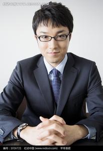 头像图片交叉腿男生_WWW.WHOISQQ.COM