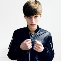 qq头像图片男生欧美正面笑_WWW.WHOISQQ.COM