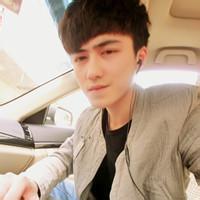 笑的很开心的男生头像图片_WWW.WHOISQQ.COM