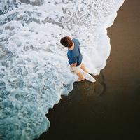 带阳光海水的男生头像图片_WWW.WHOISQQ.COM