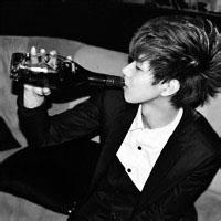 qq流泪男生头像图片_WWW.WHOISQQ.COM