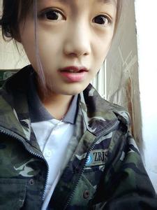 男生吻女生额头的头像图片_WWW.WHOISQQ.COM