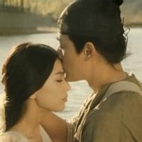 男生吻女生额头的头像图片_WWW.WHOISQQ.COM