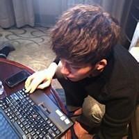 qq成熟男生头像图片真人_WWW.WHOISQQ.COM