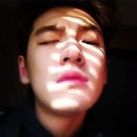 男生在夜路的头像图片_WWW.WHOISQQ.COM