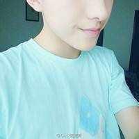 男生脸上带唇印的头像图片_WWW.WHOISQQ.COM