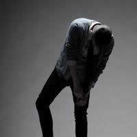 男生灰白背影头像图片_WWW.WHOISQQ.COM