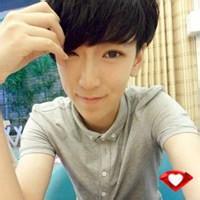 带红砖头像图片男生_WWW.WHOISQQ.COM
