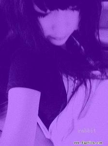紫色背景暖男生头像图片_WWW.WHOISQQ.COM