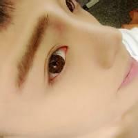 半张脸男生qq头像图片_WWW.WHOISQQ.COM