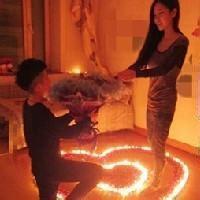 男生头像图片单膝下跪_WWW.WHOISQQ.COM
