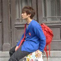 背着书包男生头像图片_WWW.WHOISQQ.COM