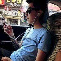 开着车男生头像图片高富帅_WWW.WHOISQQ.COM
