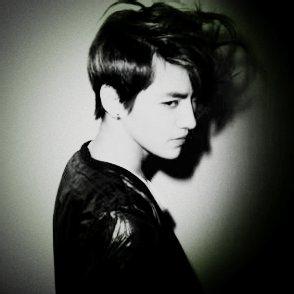 男生孤独头像图片_WWW.WHOISQQ.COM
