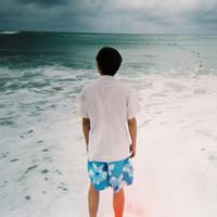执着沉默的男生头像图片_WWW.WHOISQQ.COM