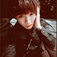 执着沉默的男生头像图片_WWW.WHOISQQ.COM