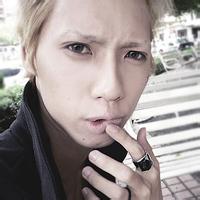 男生心情凄凉悄悄头像图片_WWW.WHOISQQ.COM