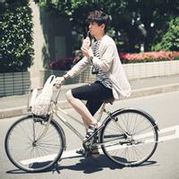 男生骑单车侧面头像图片_WWW.WHOISQQ.COM